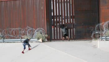 Evalúan habilitar estadio para atender migrantes en Ciudad Juárez ante deportaciones de Trump