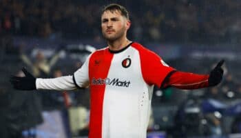 Santi Giménez le marca dos al Bayern Múnich | Champions League