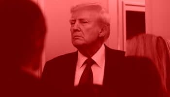 Juez federal bloquea temporalmente la orden de Trump de congelar las ayudas federales