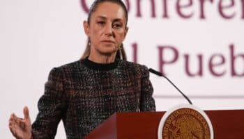 Ante deportaciones de EU, Sheinbaum advierte sobre 'polleros' y estafadores