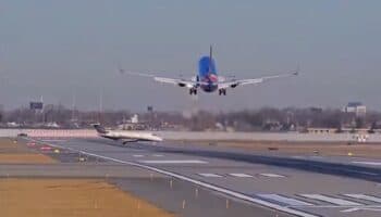 Maniobra piloto y evita otro accidente aéreo en EU | Video