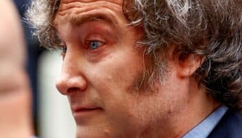 Opositores piden a Congreso investigar a Milei tras promover criptomoneda con posibles vínculos a estafas virtuales