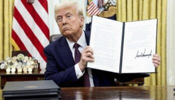 'Cascada de decisiones que ha tomado Trump es bárbara': Cossío | Video