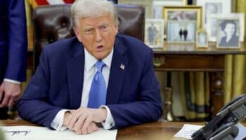 Trump firma orden ejecutiva para usar fuerza militar contra cárteles | NYT