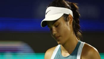 Sufre Emma Raducanu el acoso de un hombre con 'comportamiento obsesivo' en Dubai | Video