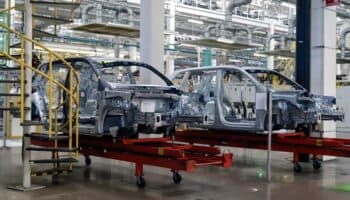EU retrasa hasta el 2 de abril aranceles a automóviles procedentes de México y Canadá