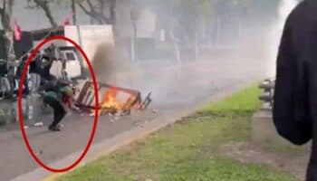 Video | Fotógrafo recibe disparo de un cartucho de gas lacrimógeno en la cabeza por policía argentina