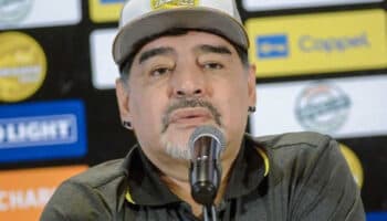 Leopoldo Luque, médico de cabecera de Maradona, falsificó un reporte
