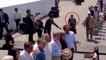 Morenistas piden disculpas a Sheinbaum por darle la espalda cuando llegaba al Zócalo