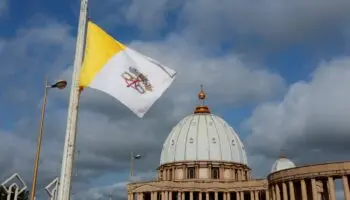 Decreta Italia cinco días de luto por la muerte del Papa Francisco