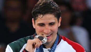 Boxeador mexicano que ganó plata en Juegos Olímpicos, debuta con nocaut como profesional