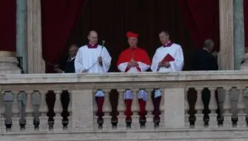 En Vivo: Sigue la presentación de Robert F. Prevost, el nuevo Papa 'León XIV'
