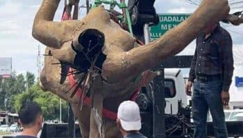 Ángel de la Independencia de Tepic pierde la cabeza durante su retiro para restauración