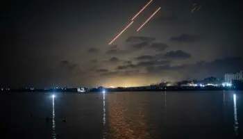 Defensas aéreas en Teherán son activadas para interceptar proyectiles israelíes
