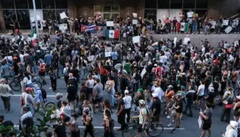 Mundial de Clubes: Ir o no ir al estadio, dilema de la comunidad latina en EU ante violentas redadas | Video