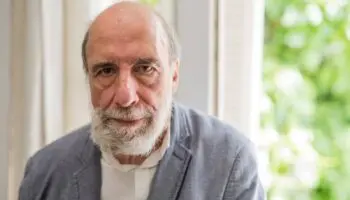 El poeta Raúl Zurita presenta 'Verás: El último proyecto' en Casa del Lago UNAM