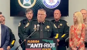Sheriff amenaza a manifestantes violentos: ‘te mataremos’