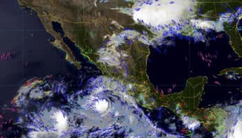 Bárbara se degrada a tormenta tropical; provoca lluvias fuertes y chubascos