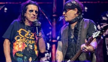 Alice Cooper y Johnny Depp rinden homenaje a Ozzy Osbourne con 'Paranoid' | Video