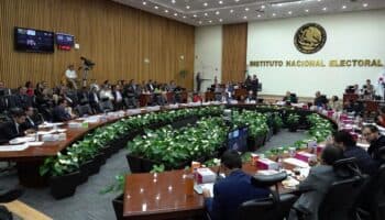 INE entrega constancias de mayoría a magistrados de Circuito y jueces de Distrito