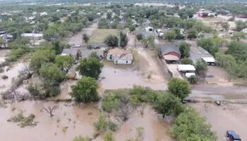 Consulado mexicano asiste a 30 connacionales afectados por inundaciones en Texas: Sheinbaum
