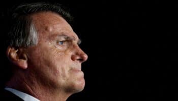 Brasil | Colocan tobillera electrónica a expresidente Bolsonaro