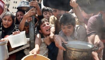 HRW acusa crímenes de guerra por asesinato de palestinos que buscan comida