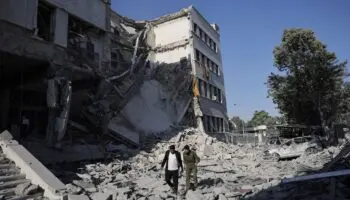 Israel ataca Damasco mientras prosiguen los combates en el sur de Siria