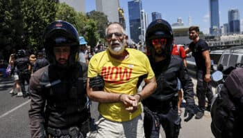 Al menos 25 detenidos en Israel durante protestas contra ampliación de la ofensiva en Gaza