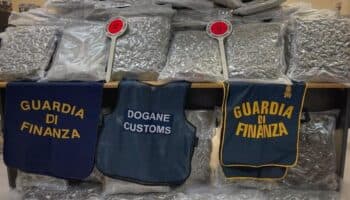 Incautan 81 kilos de marihuana escondidos en vestidos de novia | Italia