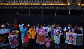 Ayotzinapa | Miles exigen justicia a 11 años de la desaparición de los 43; Abrir folios de la Defensa, clamor de los padres