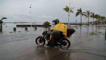 Lorena, aún como huracán categoría 1, sigue intensificándose y se acerca a costas mexicanas
