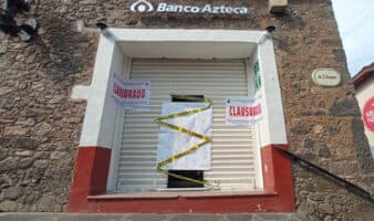 Niño de seis años lesionado de gravedad por caída de cortina en Banco Azteca de Tepoztlán