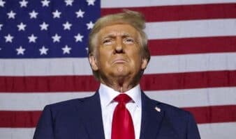 Trump dice que "le encantaría" optar a un tercer mandato