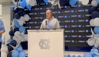 Apadrinan Jordan y estrellas de la NFL el debut de Belichick con North Carolina Tar Heels | Video