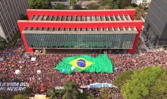 Miles de brasileños protestan contra posible amnistía para Bolsonaro