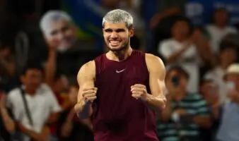 Carlos Alcaraz bate su récord de victorias en un año | Video