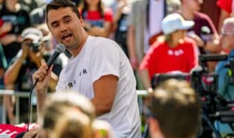 Charlie Kirk en estado crítico tras recibir un disparo