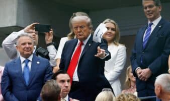 Recibe Trump silbidos y aplausos en la Final del US Open 2025 | Video