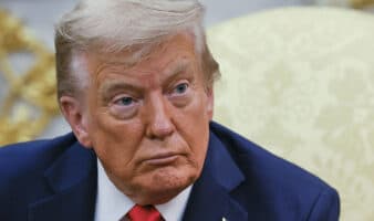 Trump niega una guerra con Chicago y afirma que EE.UU. "limpiará" sus ciudades