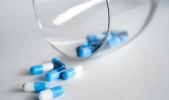 Japón da luz verde a la comercialización de los primeros medicamentos para Parkinson