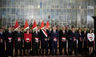 Presidente interino de Perú forma su gabinete para gobernar hasta las elecciones de 2026