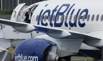 Aterriza de emergencia en Florida vuelo proveniente de Cancún; hay pasajeros heridos