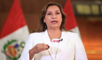 Congreso de Perú destituye a la presidenta Dina Boluarte