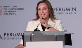 Congreso de Perú da primer paso para destituir a Boluarte y la convoca de inmediato