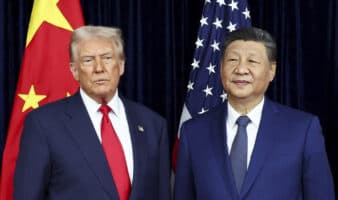 Aristegui en Vivo: Revive tensión nuclear; encuentro Trump-Xi; 132 muertos por operativo en Brasil (30/10/2025)