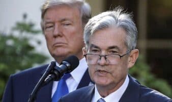 Trump insiste en que el presidente de la Fed es responsable de malversar mucho dinero