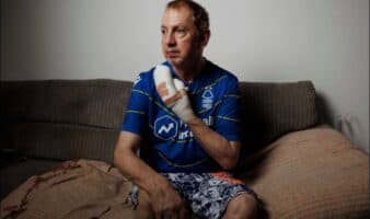 Nottingham Forest recompensa a héroe que enfrentó al agresor del tren | Video