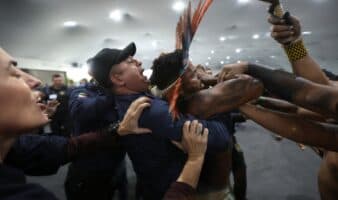 'La crisis climática es una crisis de salud': activistas entran a zona restringida de la COP30