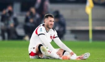 Pasa Santiago Giménez por el quirófano para arreglar dolencia en el tobillo derecho